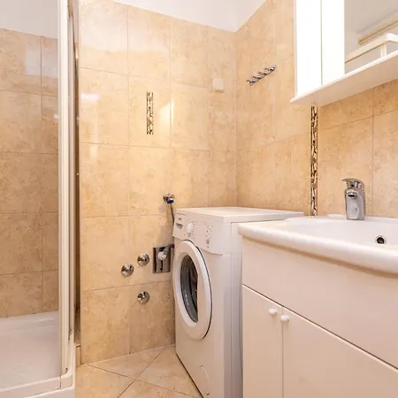 Ana Apartment *