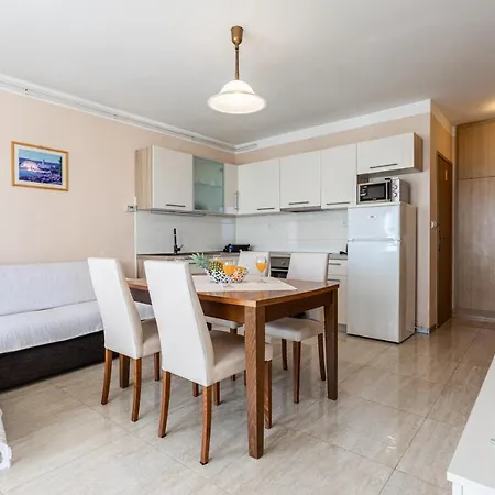 Ana Apartment *