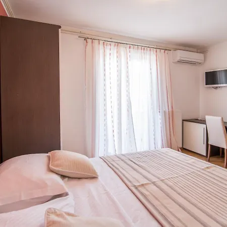 Ana Apartament Veglia